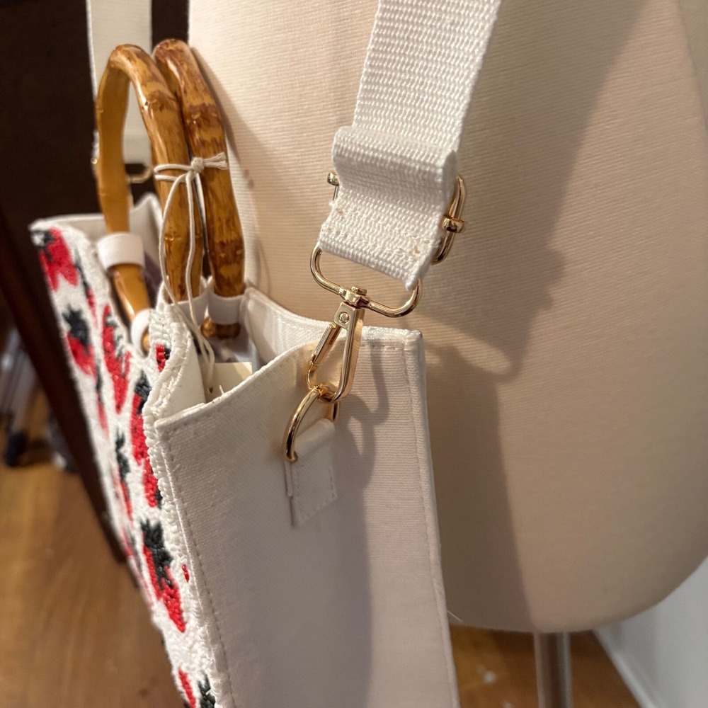 NWT Sol and Mer Strawberry Beaded Purse w/ Bamboo Handles‎ - Picture 3 of 8